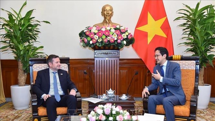 Vietnam, OIF beef up bilateral relations